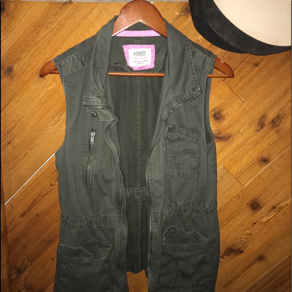 Ashley by 26 International army green vest- size L